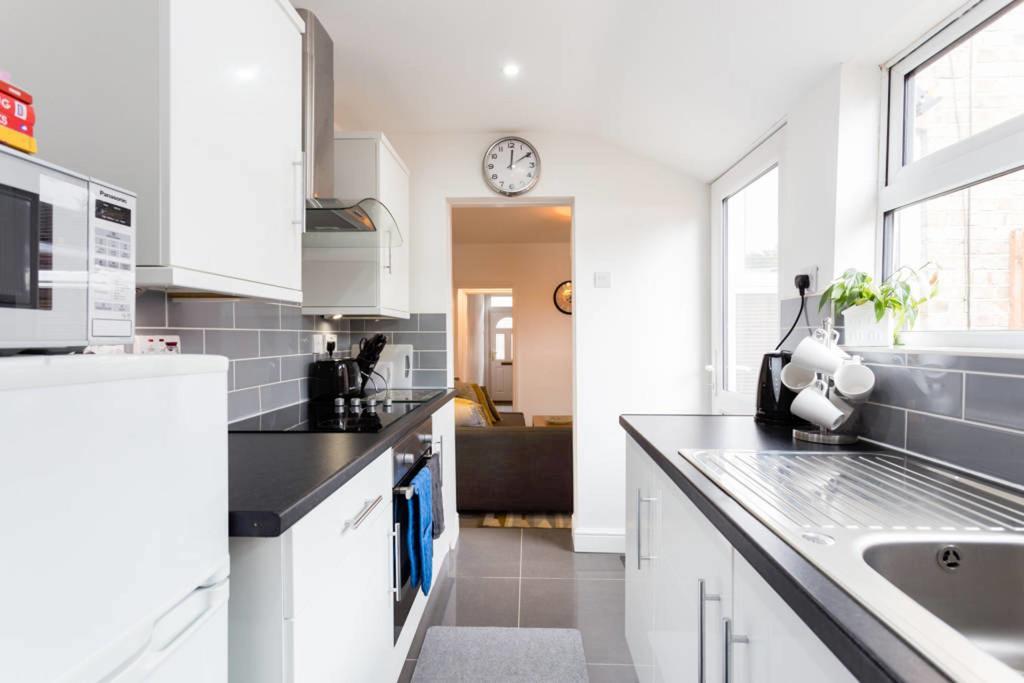 Ashton House - Stylish 2 Bedroom House, Close To Luton Town Center & Airport Exteriér fotografie